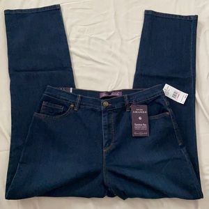 New with tag. Women’s size 10 short Gloria Vanderbilt “Amanda” denim jeans